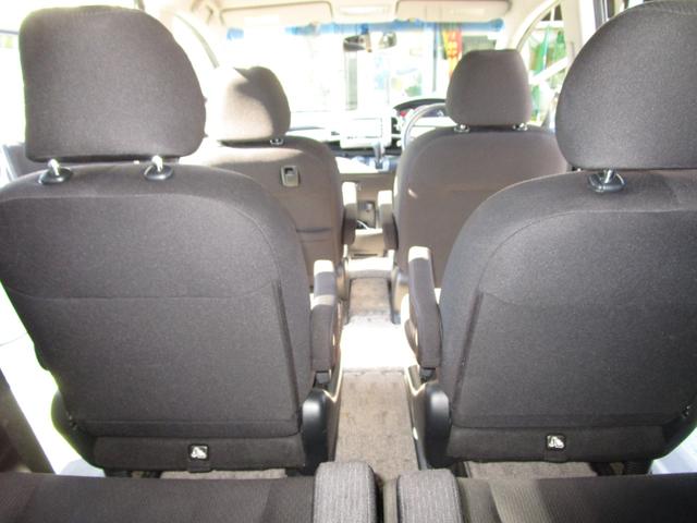 フリード Ｇ　ジャストセレクション　禁煙車／６人乗り／左電動スライドドア／バックカメラ／純正ナビ／フルセグテレビ／ＤＶＤビデオ／ＣＤ／ブルートゥース接続／ＥＴＣ／社外アルミ／ＨＩＤヘッドライト／スマートキー２本（22枚目）