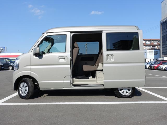 エブリイ ＪＯＩＮ６型　パートタイム４ＷＤ　５ＭＴ　軽量衝撃吸収ボディ　歩行者傷害軽減ボディー・頭部衝撃軽減構造インテリア（前席）・運転席・助手席ＳＲＳエアバッグ・頚部衝撃緩和フロントシート・デュアルカメラブレーキサポート・誤発進抑制機能・車線逸脱警報機能（4枚目）