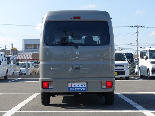 エブリイ ＪＯＩＮ６型　パートタイム４ＷＤ　５ＭＴ　軽量衝撃吸収ボディ　歩行者傷害軽減ボディー・頭部衝撃軽減構造インテリア（前席）・運転席・助手席ＳＲＳエアバッグ・頚部衝撃緩和フロントシート・デュアルカメラブレーキサポート・誤発進抑制機能・車線逸脱警報機能（6枚目）