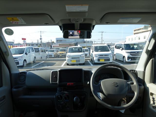 エブリイ ＪＯＩＮ６型　パートタイム４ＷＤ　５ＭＴ　軽量衝撃吸収ボディ　歩行者傷害軽減ボディー・頭部衝撃軽減構造インテリア（前席）・運転席・助手席ＳＲＳエアバッグ・頚部衝撃緩和フロントシート・デュアルカメラブレーキサポート・誤発進抑制機能・車線逸脱警報機能（16枚目）