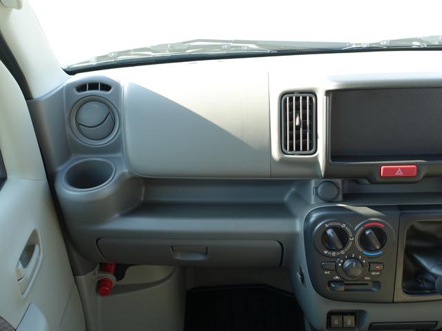 エブリイ ＪＯＩＮ６型　パートタイム４ＷＤ　５ＭＴ　軽量衝撃吸収ボディ　歩行者傷害軽減ボディー・頭部衝撃軽減構造インテリア（前席）・運転席・助手席ＳＲＳエアバッグ・頚部衝撃緩和フロントシート・デュアルカメラブレーキサポート・誤発進抑制機能・車線逸脱警報機能（18枚目）