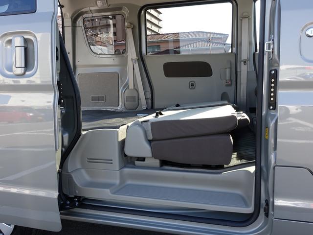 エブリイ ＪＯＩＮ６型　パートタイム４ＷＤ　５ＭＴ　軽量衝撃吸収ボディ　歩行者傷害軽減ボディー・頭部衝撃軽減構造インテリア（前席）・運転席・助手席ＳＲＳエアバッグ・頚部衝撃緩和フロントシート・デュアルカメラブレーキサポート・誤発進抑制機能・車線逸脱警報機能（52枚目）