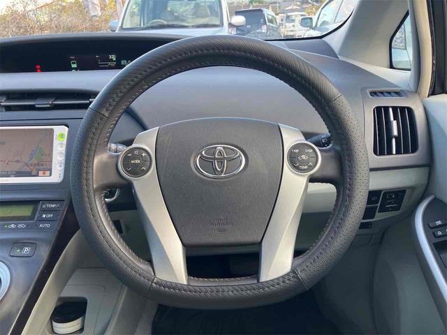 プリウス S LEDエディション ETC ナビ TV アルミホイール LEDヘッドランプ ヘッドライトウォッシャー スマートキー 電動格納ミラー CVT 盗難防止システム 衝突安全ボディ ABS ESC CD エアコン(3枚目)