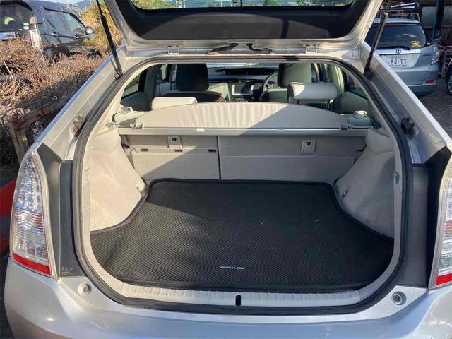 プリウス S LEDエディション ETC ナビ TV アルミホイール LEDヘッドランプ ヘッドライトウォッシャー スマートキー 電動格納ミラー CVT 盗難防止システム 衝突安全ボディ ABS ESC CD エアコン(19枚目)