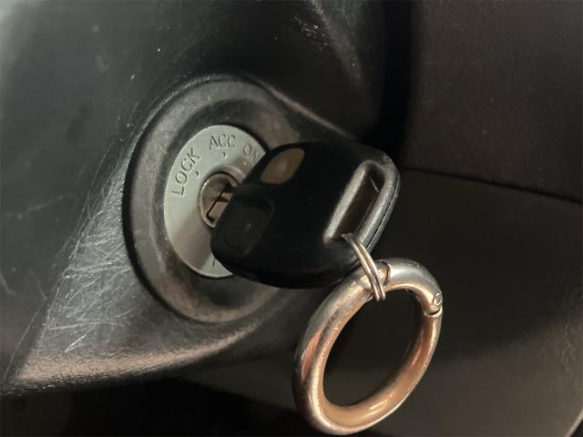 ���⌇�����Ȃ��A�C�e���ƂȂ����L�[���X�B�������t���Ă��܂��B���ڃL�[���������܂Ȃ��Ă��h�A�̎{���E�J�����o���܂��B�h�A���̃L�Y�h�~�ɂ��Ȃ�܂���