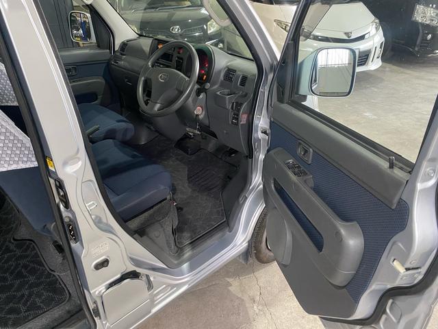 ハイゼットカーゴ クルーズ　フォグランプ　電動格納ミラー　パワーウィンドウ　ＣＤ　ラジオ　シートカバー　分割シート　フルフラットシート　ハイルーフ（14枚目）