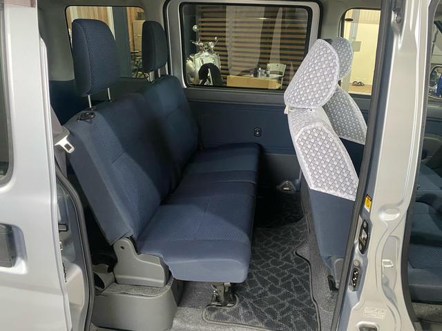 ハイゼットカーゴ クルーズ　フォグランプ　電動格納ミラー　パワーウィンドウ　ＣＤ　ラジオ　シートカバー　分割シート　フルフラットシート　ハイルーフ（17枚目）