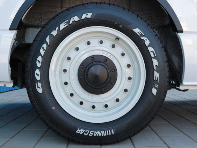 ハイエースバン ロングスーパーＧＬ　Ｒｅクラシック丸目カスタム　ボンネットスムージング　ティーフォーススポイラー　コロラドＡＷ　ナスカータイヤ　オバフェン　クラシックＬＥＤテール　クラシックシートカバー　クラシックベッド　ＰＶＭ（30枚目）