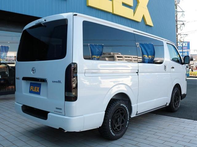 ハイエースバン スーパーＧＬ　ダークプライムＩＩ　登録済み未使用車　アルパイン１１インチフローティングナビ　ＨＤＭＩポート　ティーフォーススポイラー　ネクサストレイルＡＷ　オープンカントリーＲＴ　アルティメットＩＩテールランプ　パノラミックビュー（3枚目）