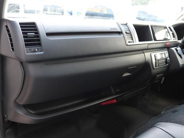 ハイエースワゴン GL ロング 7型ワゴン 純正シート配列カスタム 新品フロントスポイラー 新品オバフェン 新品アルティメットテール 新品デルフ06AW 新品シートカバー 新品フットパネル フルセグナビ HDMI 後席モニター(9枚目)