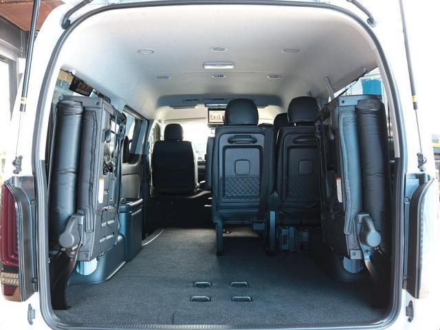 ハイエースワゴン GL ロング 7型ワゴン 純正シート配列カスタム 新品フロントスポイラー 新品オバフェン 新品アルティメットテール 新品デルフ06AW 新品シートカバー 新品フットパネル フルセグナビ HDMI 後席モニター(12枚目)