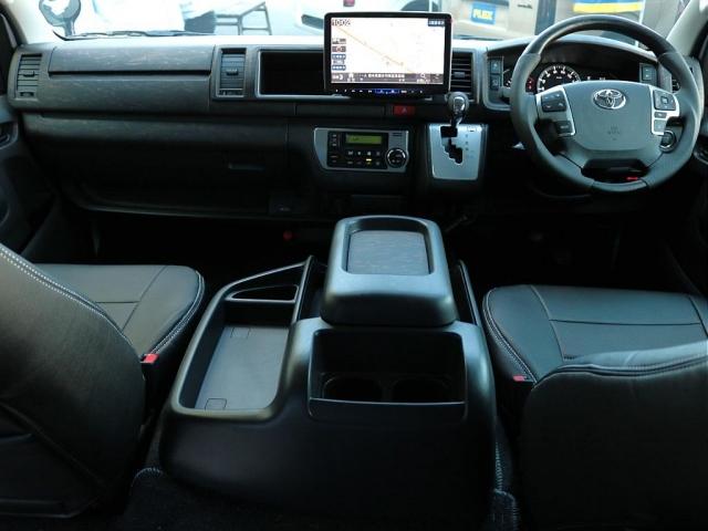 ハイエースワゴン GL ロング シートアレンジvariousヴァリアス 8ナンバーキャンピング 二の字レイアウト フローリング テーブル 前後アルパイン大画面モニター スポイラー デルフ06AW オバフェン LEDテール ローダウン(8枚目)