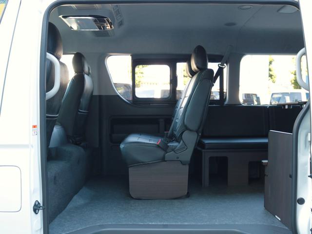 ハイエースワゴン GL ロング シートアレンジvariousヴァリアス 8ナンバーキャンピング 二の字レイアウト フローリング テーブル 前後アルパイン大画面モニター スポイラー デルフ06AW オバフェン LEDテール ローダウン(32枚目)