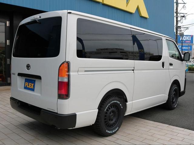 ハイエースバン ロングＤＸ　Ｗｏｏｄ　Ｖｉｌｌａｇｅ　８ナンバーキャンピング　ＦＡＳＰシート　床張り　サブバッテリー　ダウンライト　フルフラット　テーブル　天井ウッド張り　ブラックエディションカスタム　イージークローザー　ＰＶＭ（4枚目）