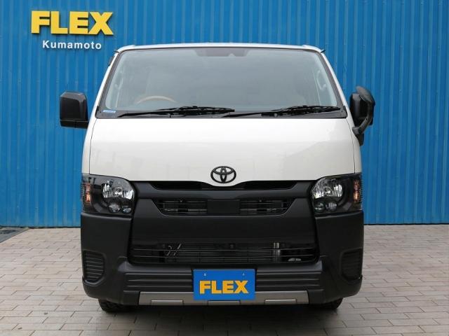 ハイエースバン ロングＤＸ　Ｗｏｏｄ　Ｖｉｌｌａｇｅ　８ナンバーキャンピング　ＦＡＳＰシート　床張り　サブバッテリー　ダウンライト　フルフラット　テーブル　天井ウッド張り　ブラックエディションカスタム　イージークローザー　ＰＶＭ（14枚目）