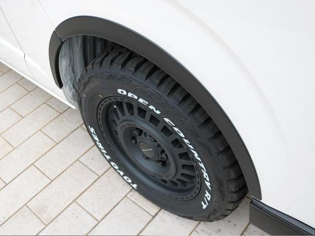 ハイエースバン ロングＤＸ　Ｗｏｏｄ　Ｖｉｌｌａｇｅ　８ナンバーキャンピング　ＦＡＳＰシート　床張り　サブバッテリー　ダウンライト　フルフラット　テーブル　天井ウッド張り　ブラックエディションカスタム　イージークローザー　ＰＶＭ（17枚目）