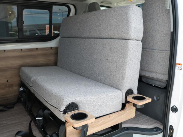 ハイエースバン ロングＤＸ　Ｗｏｏｄ　Ｖｉｌｌａｇｅ　８ナンバーキャンピング　ＦＡＳＰシート　床張り　サブバッテリー　ダウンライト　フルフラット　テーブル　天井ウッド張り　ブラックエディションカスタム　イージークローザー　ＰＶＭ（21枚目）