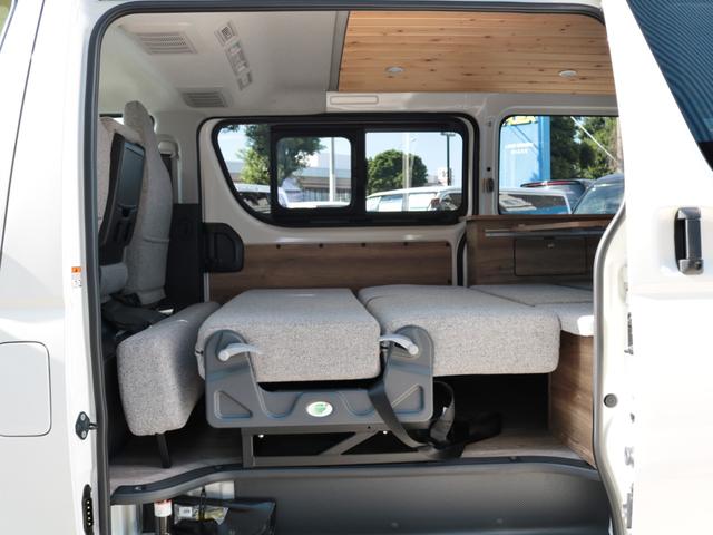 ハイエースバン ロングＤＸ　Ｗｏｏｄ　Ｖｉｌｌａｇｅ　８ナンバーキャンピング　ＦＡＳＰシート　床張り　サブバッテリー　ダウンライト　フルフラット　テーブル　天井ウッド張り　ブラックエディションカスタム　イージークローザー　ＰＶＭ（23枚目）