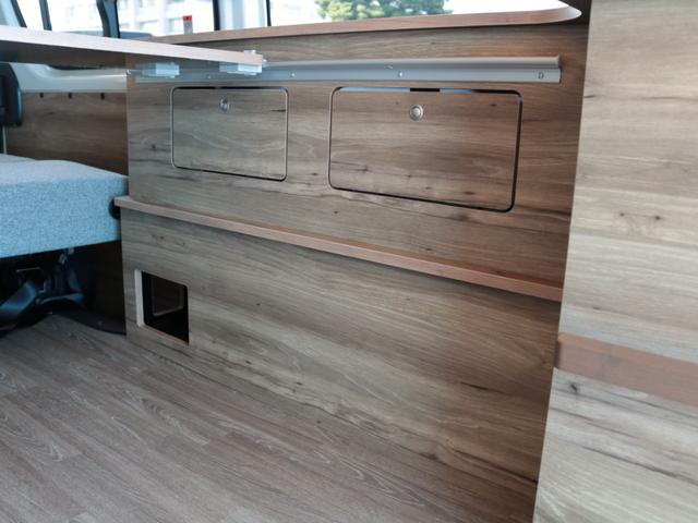 ハイエースバン ロングＤＸ　Ｗｏｏｄ　Ｖｉｌｌａｇｅ　８ナンバーキャンピング　ＦＡＳＰシート　床張り　サブバッテリー　ダウンライト　フルフラット　テーブル　天井ウッド張り　ブラックエディションカスタム　イージークローザー　ＰＶＭ（28枚目）