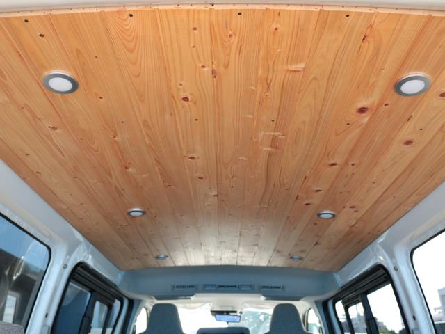 ハイエースバン ロングＤＸ　Ｗｏｏｄ　Ｖｉｌｌａｇｅ　８ナンバーキャンピング　ＦＡＳＰシート　床張り　サブバッテリー　ダウンライト　フルフラット　テーブル　天井ウッド張り　ブラックエディションカスタム　イージークローザー　ＰＶＭ（30枚目）