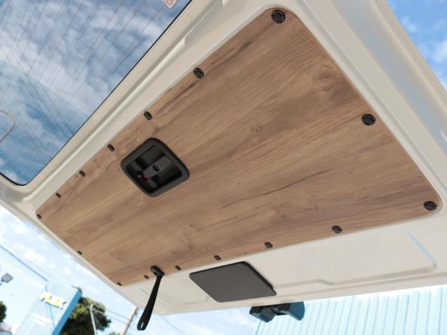 ハイエースバン ロングＤＸ　Ｗｏｏｄ　Ｖｉｌｌａｇｅ　８ナンバーキャンピング　ＦＡＳＰシート　床張り　サブバッテリー　ダウンライト　フルフラット　テーブル　天井ウッド張り　ブラックエディションカスタム　イージークローザー　ＰＶＭ（31枚目）