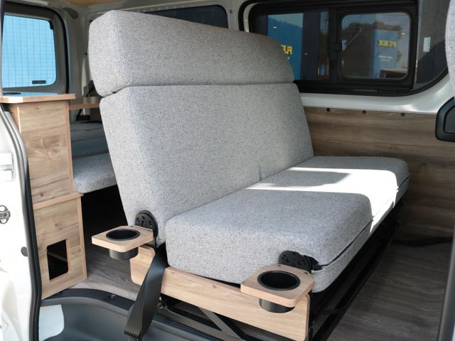 ハイエースバン ロングＤＸ　Ｗｏｏｄ　Ｖｉｌｌａｇｅ　８ナンバーキャンピング　ＦＡＳＰシート　床張り　サブバッテリー　ダウンライト　フルフラット　テーブル　天井ウッド張り　ブラックエディションカスタム　イージークローザー　ＰＶＭ（32枚目）