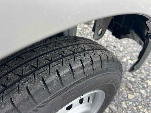 エブリイ ＰＡリミテッド　ＣＶＴ　衝突被害軽減システム　クリアランスソナー　レーンアシスト　両側スライドドア　キーレスエントリー　アイドリングストップ　盗難防止システム　ＡＢＳ　ＥＳＣ　エアコン　パワーステアリング（27枚目）