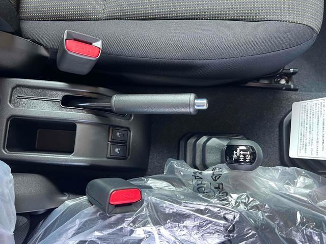 ジムニー ＸＣ　４ＷＤ　クリアランスソナー　オートクルーズコントロール　レーンアシスト　衝突被害軽減システム　オートライト　ＬＥＤヘッドランプ　ヘッドライトウォッシャー　スマートキー　アイドリングストップ（11枚目）