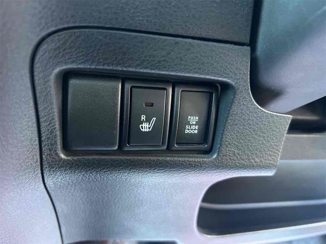 座席のシートを温めるシートヒーター！その温かさは一度経験したら欠かすことができません！エアコンで乾燥しやすい車内も防ぐ事ができます！