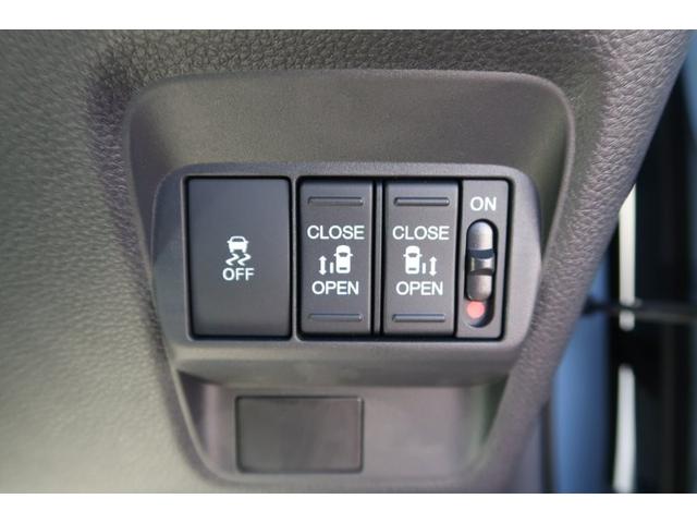 フリード e:HEVエアー バックカメラ LEDヘッドライト 両側電動スライドドア コーナーセンサー スマートキー クルーズコントロール オートライト オートエアコン(7枚目)