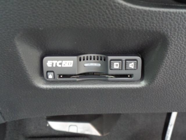 フィット ホーム　ＥＴＣ２．０　コネクトＤ　フルセグ　ＵＳＢ　ブルートゥース　バックカメラ　ＬＥＤヘッドライト　クルーズコントロール　コーナーセンサー　アイドリングストップ　キーレス　プッシュスタート（7枚目）