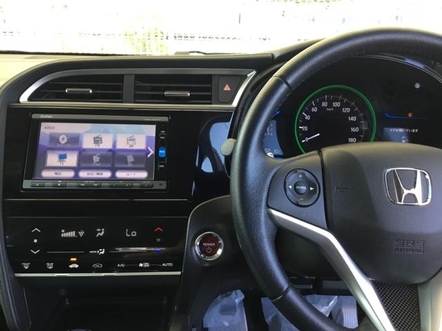 シャトル ハイブリッドＸ　あんしんパッケージ　クルコン　リアカメラ　純正ナビ　フルセグ　ナビ＆ＴＶ　スマ－トキ－　ＤＶＤ再生可能　ＬＥＤヘッドランプ　サイドカーテンエアバック　オートクルーズ　キーレスエントリー　横滑り防止機能（3枚目）