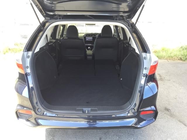 シャトル ハイブリッドＸ　あんしんパッケージ　クルコン　リアカメラ　純正ナビ　フルセグ　ナビ＆ＴＶ　スマ－トキ－　ＤＶＤ再生可能　ＬＥＤヘッドランプ　サイドカーテンエアバック　オートクルーズ　キーレスエントリー　横滑り防止機能（10枚目）