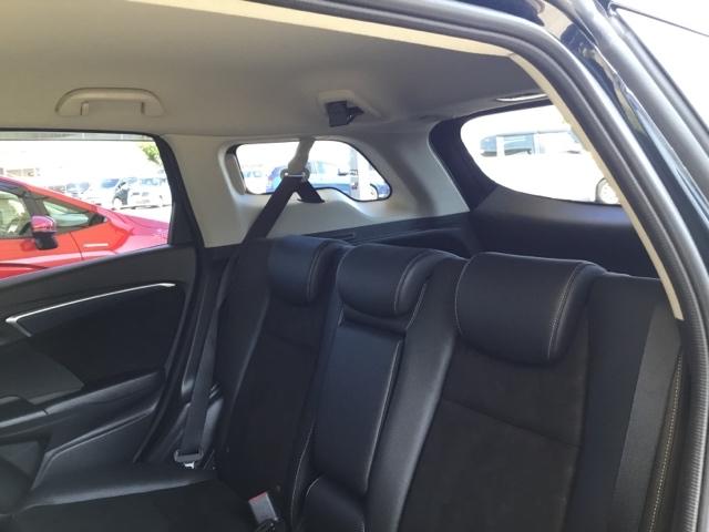 シャトル ハイブリッドＸ　あんしんパッケージ　クルコン　リアカメラ　純正ナビ　フルセグ　ナビ＆ＴＶ　スマ－トキ－　ＤＶＤ再生可能　ＬＥＤヘッドランプ　サイドカーテンエアバック　オートクルーズ　キーレスエントリー　横滑り防止機能（13枚目）