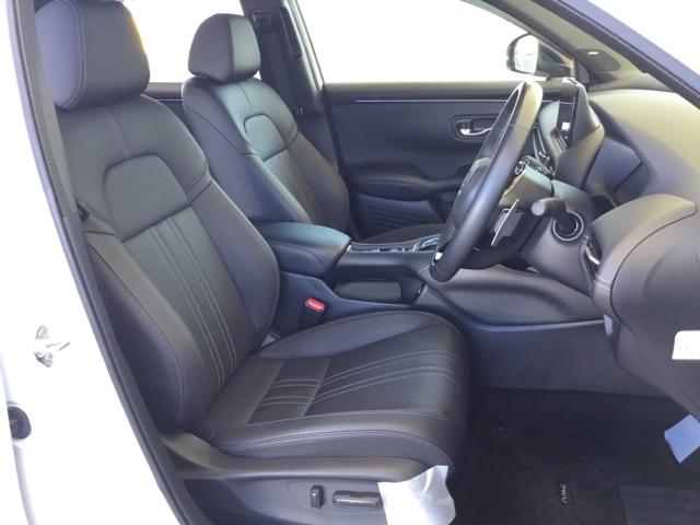 ＺＲ－Ｖ ｅ：ＨＥＶＺ特別仕様車ブラックスタイル　デモカー　全周囲カメラ　純正ナビ　ＥＴＣ２．０　前後ドラレコ　シートヒーター　アラウンドビューモニター　ＬＥＤヘッドランプ　スマ－トキ－　クルコン　ＥＴＣ車載器　電動シート　オートライト　本革シート（15枚目）