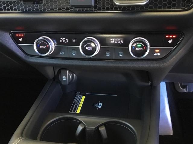 ＺＲ－Ｖ ｅ：ＨＥＶＺ特別仕様車ブラックスタイル　デモカー　全周囲カメラ　純正ナビ　ＥＴＣ２．０　前後ドラレコ　シートヒーター　アラウンドビューモニター　ＬＥＤヘッドランプ　スマ－トキ－　クルコン　ＥＴＣ車載器　電動シート　オートライト　本革シート（20枚目）