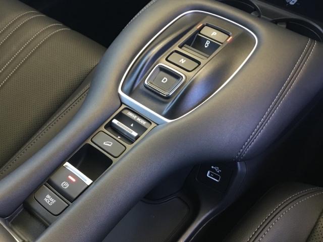 ＺＲ－Ｖ ｅ：ＨＥＶＺ特別仕様車ブラックスタイル　デモカー　全周囲カメラ　純正ナビ　ＥＴＣ２．０　前後ドラレコ　シートヒーター　アラウンドビューモニター　ＬＥＤヘッドランプ　スマ－トキ－　クルコン　ＥＴＣ車載器　電動シート　オートライト　本革シート（22枚目）