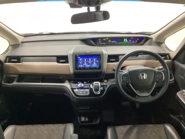 フリード+ハイブリッド ハイブリッド・クロスターホンダセンシング 両側電動スライドドア クルコン バックカメラ 純正ナビ フルセグ ETC シートヒーター 両側電動ドア サイドエアバッグ LEDヘッドライト スマートキー 横滑り防止装置 クルーズコントロール USB(2枚目)