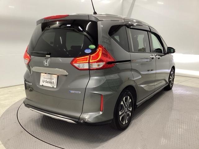 フリード+ハイブリッド ハイブリッド・クロスターホンダセンシング 両側電動スライドドア クルコン バックカメラ 純正ナビ フルセグ ETC シートヒーター 両側電動ドア サイドエアバッグ LEDヘッドライト スマートキー 横滑り防止装置 クルーズコントロール USB(8枚目)
