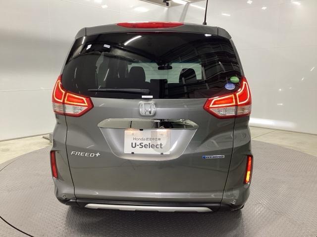フリード+ハイブリッド ハイブリッド・クロスターホンダセンシング 両側電動スライドドア クルコン バックカメラ 純正ナビ フルセグ ETC シートヒーター 両側電動ドア サイドエアバッグ LEDヘッドライト スマートキー 横滑り防止装置 クルーズコントロール USB(9枚目)