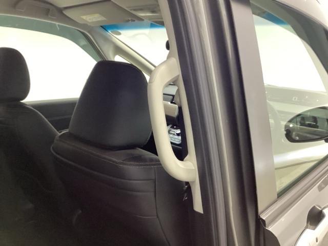 フリード+ハイブリッド ハイブリッド・クロスターホンダセンシング 両側電動スライドドア クルコン バックカメラ 純正ナビ フルセグ ETC シートヒーター 両側電動ドア サイドエアバッグ LEDヘッドライト スマートキー 横滑り防止装置 クルーズコントロール USB(31枚目)