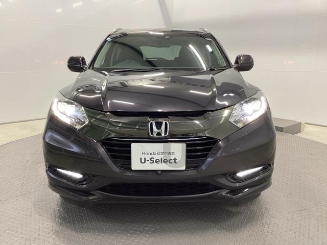 ヴェゼル ハイブリッドＺ・ホンダセンシング　クルコン　フロントカメラ　純正ナビ　ＥＴＣ　パドルシフト　レーダーサポート　ＤＶＤ再生機能　横滑り防止システム　バックアイカメラ　盗難防止装置　フルセ　シートヒーター付　スマ－トキ－　ＥＣＯモード（6枚目）