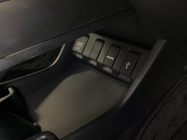 ヴェゼル ハイブリッドＺ・ホンダセンシング　クルコン　フロントカメラ　純正ナビ　ＥＴＣ　パドルシフト　レーダーサポート　ＤＶＤ再生機能　横滑り防止システム　バックアイカメラ　盗難防止装置　フルセ　シートヒーター付　スマ－トキ－　ＥＣＯモード（14枚目）