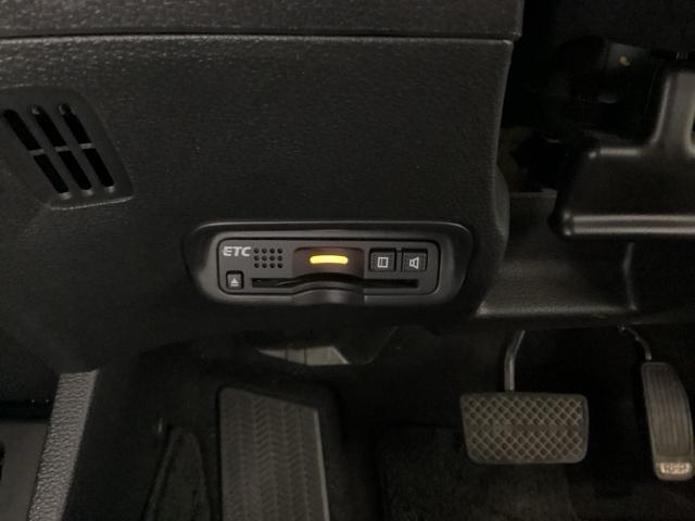 ヴェゼル ハイブリッドＺ・ホンダセンシング　クルコン　フロントカメラ　純正ナビ　ＥＴＣ　パドルシフト　レーダーサポート　ＤＶＤ再生機能　横滑り防止システム　バックアイカメラ　盗難防止装置　フルセ　シートヒーター付　スマ－トキ－　ＥＣＯモード（15枚目）