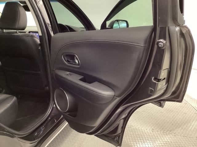 ヴェゼル ハイブリッドＺ・ホンダセンシング　クルコン　フロントカメラ　純正ナビ　ＥＴＣ　パドルシフト　レーダーサポート　ＤＶＤ再生機能　横滑り防止システム　バックアイカメラ　盗難防止装置　フルセ　シートヒーター付　スマ－トキ－　ＥＣＯモード（30枚目）