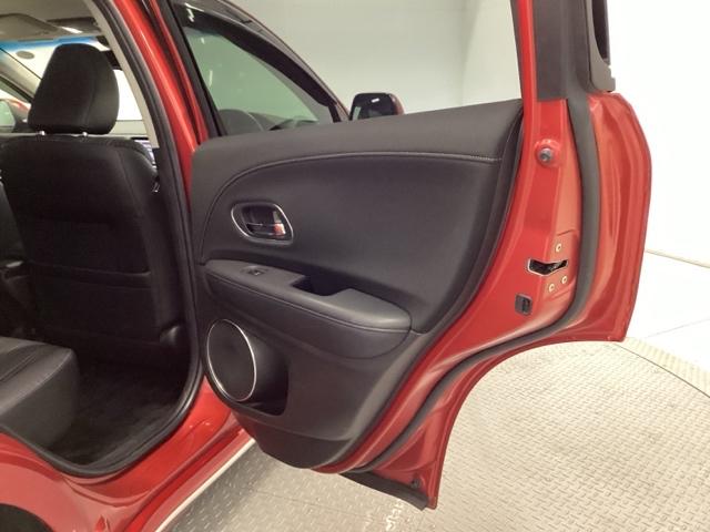 ヴェゼル ハイブリッドZ・ホンダセンシング クルコン リアカメラ 純正ナビ ETC シートヒーター レーダーサポート DVD再生機能 横滑り防止システム バックアイカメラ 盗難防止装置 フルセ スマ-トキ- ECOモード パワーウィンド ABS(26枚目)