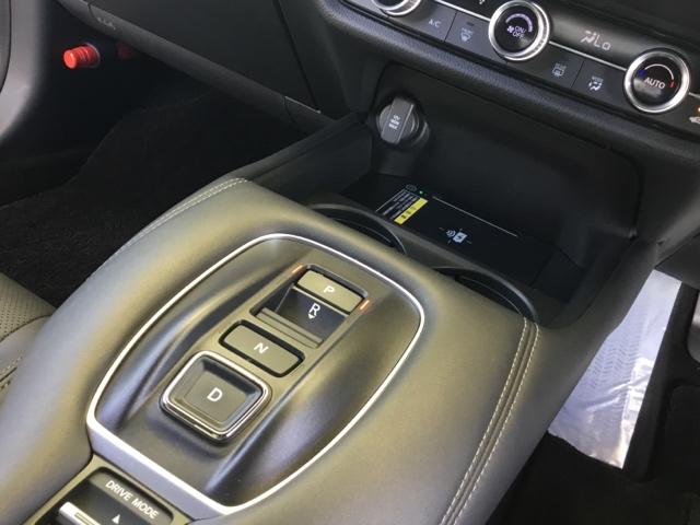 ＺＲ－Ｖ ｅ：ＨＥＶＺ特別仕様車ブラックスタイル　デモカー　全周囲カメラ　ＥＴＣ２．０　サイドカーテンエアバック　マルチカメラ　ＬＥＤライト　オートライト　本革シート　パワーバックドア　スマートキー　パワーシート　ＶＳＡ　オートクルーズコントロール（21枚目）