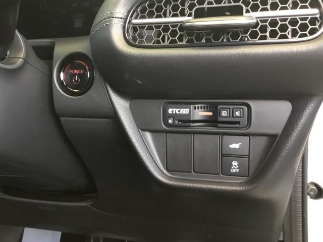 ＺＲ－Ｖ ｅ：ＨＥＶＺ特別仕様車ブラックスタイル　デモカー　全周囲カメラ　ＥＴＣ２．０　サイドカーテンエアバック　マルチカメラ　ＬＥＤライト　オートライト　本革シート　パワーバックドア　スマートキー　パワーシート　ＶＳＡ　オートクルーズコントロール（23枚目）