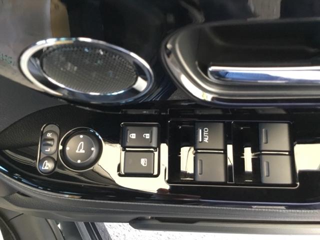 Ｎ－ＢＯＸカスタム Ｌ　片側電動スライドドア　純正ナビ　フルセグ　クルコン　衝突被害軽減Ｂ　障害物センサー　バックカメラ　ＥＴＣ　シートヒーター　Ｐソナー　サイドエアバッグ　ナビＴＶ　Ａストップ　ベンチシート　ＬＥＤライト（11枚目）