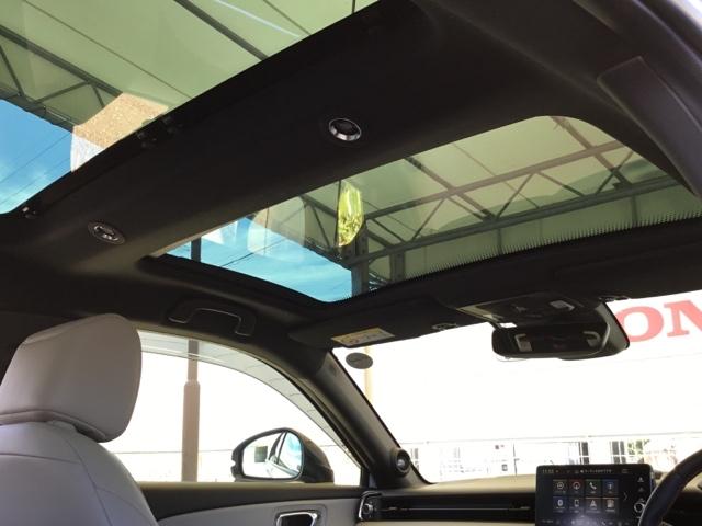 パノラマルーフ装備で解放感のあるドライブが楽しめます。